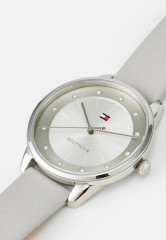 Tommy Hilfiger CASE DIAL WITH ACCENTS Watch silver-coloured ЦИФЕРБЛАТ С АКЦЕНТАМИ Часы серебристый