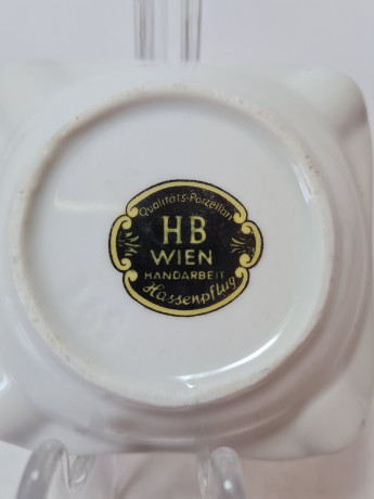 HB Wien Винтажная квадратная пепельница с обильной позолотой "Майрхофен", 8см, Германия,1960-70гг.