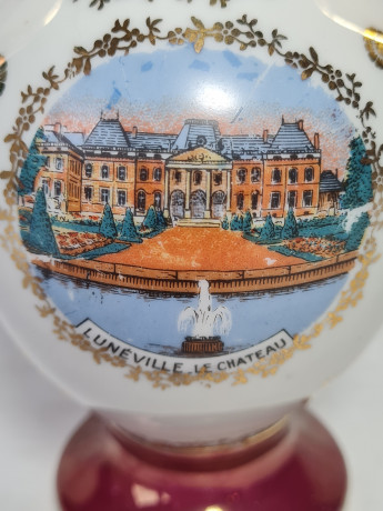 Ваза винтажная Limoges France "Замок Люневиль" с 2 ручками, среднего размера,  фарфор, 15.5 см, Франция, 1960-70гг.