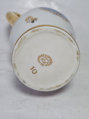 Ваза винтажная Limoges France "Замок Люневиль" с 2 ручками, среднего размера,  фарфор, 15.5 см, Франция, 1960-70гг.