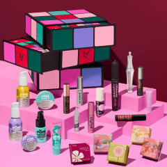 Benefit Adventskalendar Адвент календарь Glam Cube 2025, 24 бьюти сюрприза для великолепного макияжа