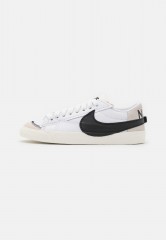 Nike Sportswear W BLAZER LOW #x27;77 JUMBO Sneaker low white/black/sail/volt/team orange W BLAZER LOW #x27;77 JUMBO Низкие кроссовки женские белый/черный/парус/вольт/команда оранжевый