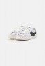 Nike Sportswear W BLAZER LOW #x27;77 JUMBO Sneaker low white/black/sail/volt/team orange W BLAZER LOW #x27;77 JUMBO Низкие кроссовки женские белый/черный/парус/вольт/команда оранжевый
