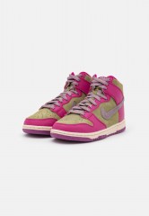 Nike Sportswear WMNS DUNK HIGH ESO Sneaker high dynamic berry/grand purple/pilgrim/pearl white WMNS DUNK HIGH ESO Высокие кроссовки женские динамичный ягодный/гранд-фиолетовый/пилигрим/жемчужно-белый