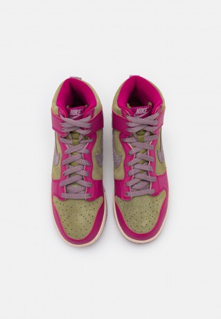 Nike Sportswear WMNS DUNK HIGH ESO Sneaker high dynamic berry/grand purple/pilgrim/pearl white WMNS DUNK HIGH ESO Высокие кроссовки женские динамичный ягодный/гранд-фиолетовый/пилигрим/жемчужно-белый
