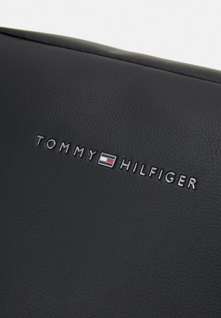 Tommy Hilfiger CORPORATE WASHBAG UNISEX Wash bag black CORPORATE WASHBAG UNISEX Сумка для стирки черный
