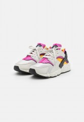 Nike Sportswear AIR HUARACHE UNISEX Sneaker low light bone/university gold/black/lethal pink AIR HUARACHE UNISEX Низкие кроссовки женские светлая кость/университетское золото/черный/смертоносно-розовый