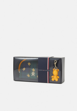 Tommy Hilfiger GIFT PACKS MAKE UP CHARM  Wash bag blackwatch ПОДАРОЧНЫЕ НАБОРЫ MAKE UP CHARM Сумка для стирки черные часы