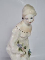 Статуэтка винтажная LUX Alba-Iulia &quot;Женщина с цветами&quot;, фарфор, 20,5 x 6 см, Румыния, 1960-1970гг.