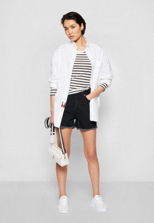 Tommy Hilfiger TOMMY HILFIGER X SHAWN MENDES Denim shorts hero black TOMMY HILFIGER X SHAWN MENDES Джинсовые шорты черный герой