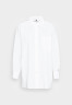Tommy Hilfiger OVERSIZED SHIRT  Button-down blouse optic white РУБАШКА ОВЕРСАЙЗ Блуза на пуговицах оптический белый