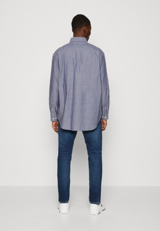 Tommy Hilfiger TOMMY HILFIGER X SHAWN MENDES OXFORD ARCHIVE SHIRT UNISEX Shirt blue coast TOMMY HILFIGER X SHAWN MENDES OXFORD ARCHIVE РУБАШКА УНИСЕКС Рубашка голубое побережье