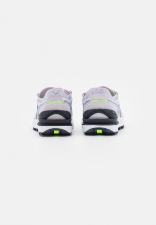 Nike Sportswear WAFFLE ONE Sneaker low football grey/light thistle/dark obsidian/white doll/ghost green WAFFLE ONE кроссовки женские низкие серый футбол/светлый чертополох/темный обсидиан/белая кукла/зеленый призрак