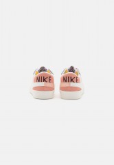 Nike Sportswear W BLAZER LOW #x27;77 JUMBO Sneaker low light soft pink/sail/arctic orange/sanddrift/burgundy crush W BLAZER LOW #x27;77 JUMBO Низкие кроссовки женские светло-розовый/парус/арктический оранжевый/песчаный/бордовый