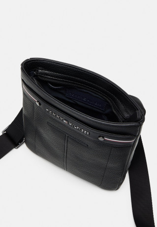 Tommy Hilfiger CENTRAL MINI CROSSOVER UNISEX Across body bag black CENTRAL MINI CROSSOVER UNISEX Сумка через плечо черный