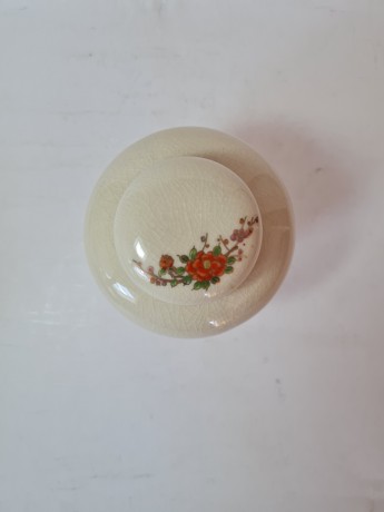 Винтажная фарфоровая ваза с крышкой в японском стиле, расписанная вручную "Птицы в японском саду", 13см х 11см, Япония, 1950-60гг.