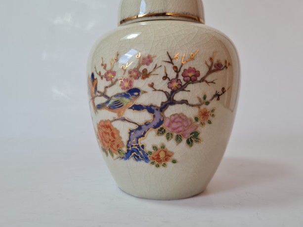 Винтажная фарфоровая ваза с крышкой в японском стиле, расписанная вручную "Птицы в японском саду", 13см х 11см, Япония, 1950-60гг.