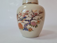 Винтажная фарфоровая ваза с крышкой в японском стиле, расписанная вручную "Птицы в японском саду", 13см х 11см, Япония, 1950-60гг.