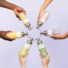 FUTURE STORIES Vorteilskit 3er Set Flussigseifen Pulver mit allen Sorten inkl. Pumpspender  Набор Advantage Kit из 3 жидких мыльных порошков всех типов, включая помповый дозатор.