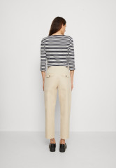 Tommy Hilfiger TAPERED PANT Chinos light sandalwood ЗАУЖЕННЫЕ БРЮКИ Брюки чинос светлое сандаловое дерево