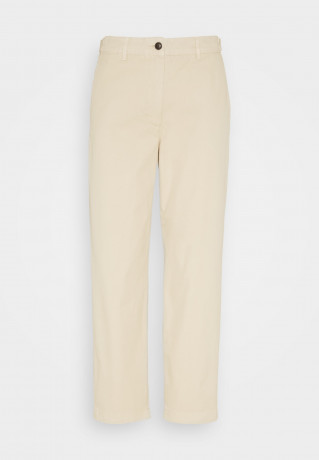 Tommy Hilfiger TAPERED PANT Chinos light sandalwood ЗАУЖЕННЫЕ БРЮКИ Брюки чинос светлое сандаловое дерево