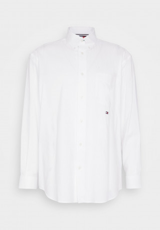 Tommy Hilfiger TOMMY HILFIGER X SHAWN MENDES OXFORD ARCHIVE SHIRT UNISEX Shirt optic white TOMMY HILFIGER X SHAWN MENDES OXFORD ARCHIVE РУБАШКА УНИСЕКС Рубашка оптический белый