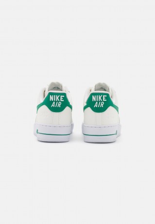 Nike Sportswear WMNS AIR FORCE 1 07 SE XCAT Sneaker low sail/malachite/white/gold WMNS AIR FORCE 1 07 SE XCAT Низкие кроссовки женские парус/малахит/белый/золото