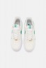 Nike Sportswear WMNS AIR FORCE 1 07 SE XCAT Sneaker low sail/malachite/white/gold WMNS AIR FORCE 1 07 SE XCAT Низкие кроссовки женские парус/малахит/белый/золото