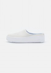 Nike Sportswear W AF1 LOVER XX Pantolette flach off white/light silver W AF1 LOVER XX Мюли на плоской подошве не совсем белый/светло-серебристый