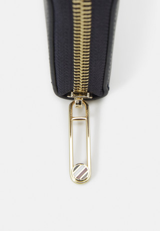 Tommy Hilfiger ICONIC MEDIUM Wallet space blue ICONIC СРЕДНИЙ Бумажник космический синий