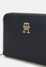 Tommy Hilfiger ICONIC MEDIUM Wallet space blue ICONIC СРЕДНИЙ Бумажник космический синий