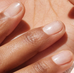 Manucurist Active Shine укрепляющий лак для ногтей, эффект сияния, уход 2в1, натуральное покрытие