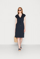 Tommy Hilfiger WRAP KNEE DRESS CAP Day dress desert sky ПЛАТЬЕ С ЗАПАХОМ НА КОЛЕНАХ Повседневное платье небо пустыни