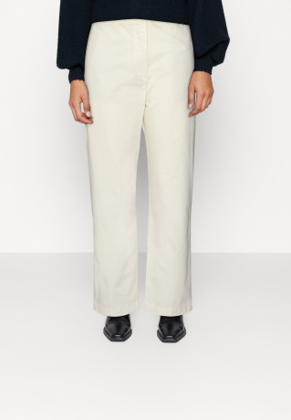 Tommy Hilfiger TAPERED PANT Chinos ecru ЗАУЖЕННЫЕ БРЮКИ Брюки чинос экрю