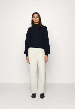 Tommy Hilfiger TAPERED PANT Chinos ecru ЗАУЖЕННЫЕ БРЮКИ Брюки чинос экрю