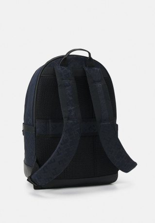Tommy Hilfiger ELEVATED MONO BACKPACK UNISEX Rucksack space blue ПОВЫШЕННЫЙ РЮКЗАК МОНО УНИСЕКС Рюкзак космический синий