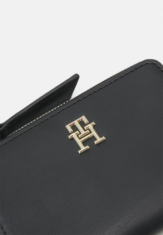 Tommy Hilfiger FEMININE SLIM WALLET Wallet black ЖЕНСКИЙ ТОНКИЙ КОШЕЛЕК Кошелек черный