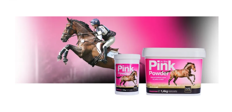 NAF Pink Powder 1400g, Витаминно-пробиотическая кормовая добавка для лошадей и пони (Великобритания), 1,4 кг, порошок, поддержка пищеварения и кондиции с витаминами, пребиотиками и дрожжами