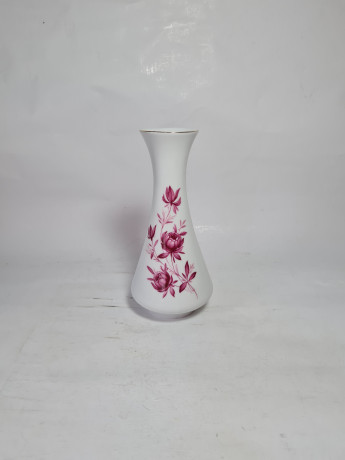 Ваза винтажная Royal KPM Bavaria, белый фарфор "Красные розы", 19 x 8 см / 3 см, Германия, 1960-70гг.