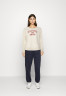 Tommy Hilfiger VARSITY OPEN Sweatshirt white dove heather VARSITY OPEN Толстовка белый голубь вереск