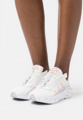 Nike Sportswear CRATER IMPACT Sneaker low summit white/grey fog/platinum tint/photon dust/white/hyper crimson CRATER IMPACT кроссовки женские низкие вершина белая/серый туман/платиновый оттенок/фотонная пыль/белый/гипермалиновый