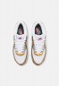 Nike Sportswear AIR MAX 90 SE Sneaker low white/metallic gold/metallic silver/black/habanero red AIR MAX 90 SE Низкие кроссовки женские белый/золотой металлик/серебристый металлик/черный/красный хабанеро