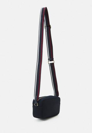 Tommy Hilfiger ICONIC CAMERA BAG  Across body bag space blue ICONIC CAMERA BAG Сумка через плечо космический синий