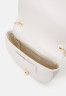Tommy Hilfiger CHIC SADDLE BAG Across body bag weathered white CHIC SADDLE BAG Сумка через плечо выветрившийся белый