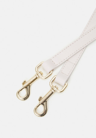 Tommy Hilfiger CHIC SADDLE BAG Across body bag weathered white CHIC SADDLE BAG Сумка через плечо выветрившийся белый