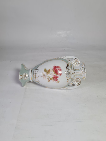 Ваза винтажная Royal Dux Bohemia, бело-светло-бирюзовый фарфор с цветочным декором и позолотой, 14,5 x 8 см, Чехословакия, 1960-70гг.