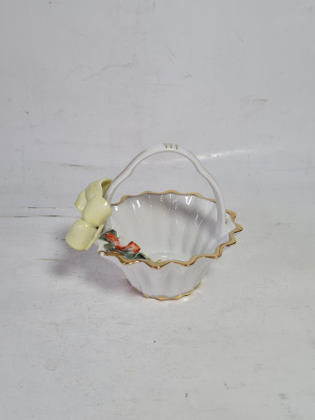 Конфетница винтажная Porfin / Cluj-Napoca, с цветами и объемным бантом, керамика, 10 x 9 см, Германия, 1960-1970гг.