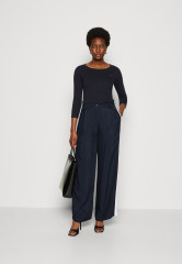 Tommy Hilfiger 1985 SLIM OPEN 3/4 Long sleeved top desert sky 1985 SLIM OPEN 3/4 Топ с длинными рукавами небо пустыни