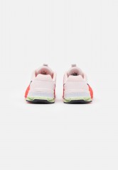 Nike Performance METCON 7 Sneaker low light soft pink/cave purple/magic ember/lime ice/iris whisper METCON 7 кроссовки женские низкие светло-розовый/пещерный фиолетовый/магический уголь/лаймовый лед/ирисовый шепот