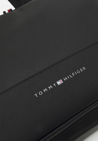 Tommy Hilfiger ESSENTIAL SLIM COMPUTER BAG UNISEX Laptop bag black ESSENTIAL SLIM COMPUTER BAG UNISEX Сумка для ноутбука черный